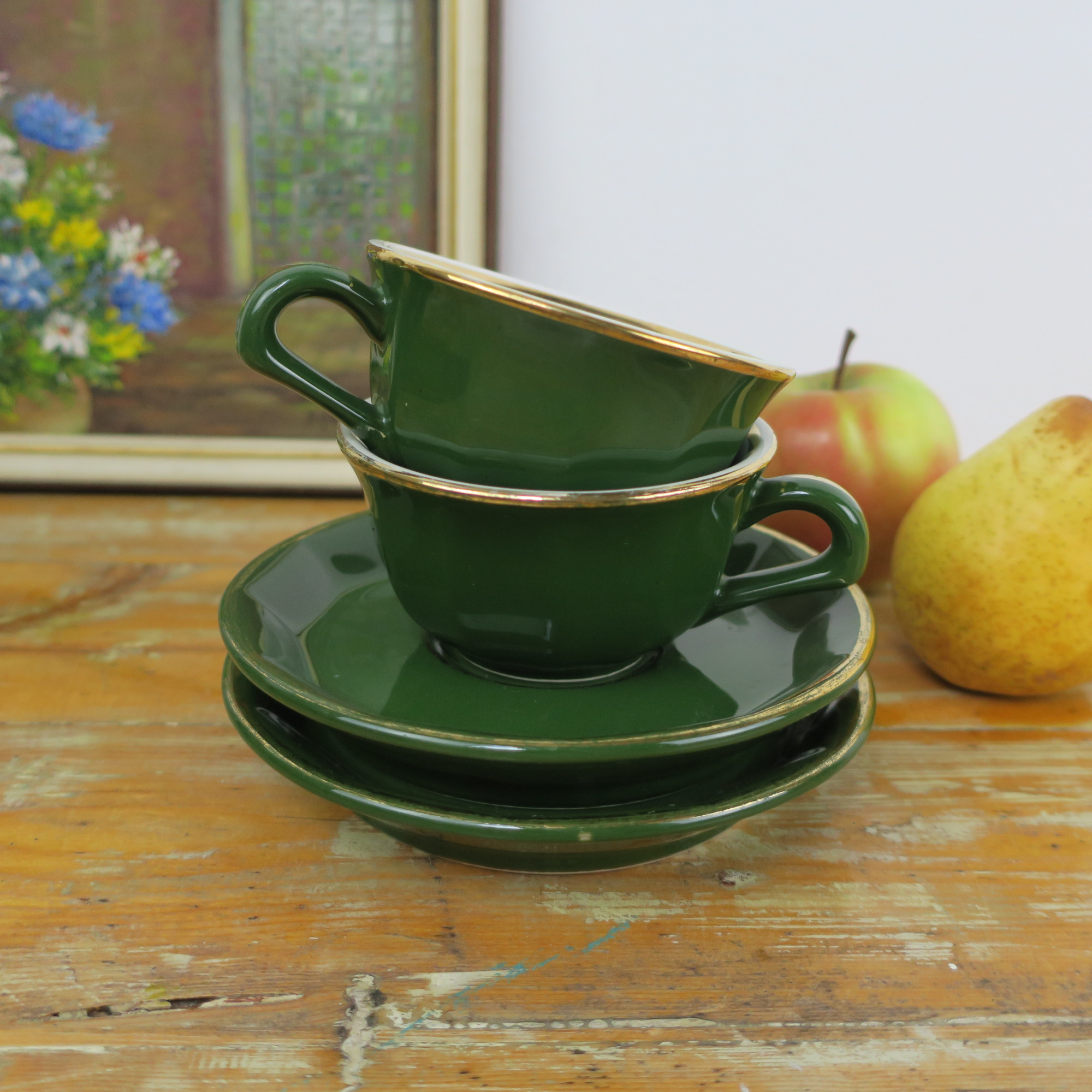 Vintage groene thee of koffie kopjes, kop en schotel, van Frans de Rover groen met gouden lijnen Retroriek