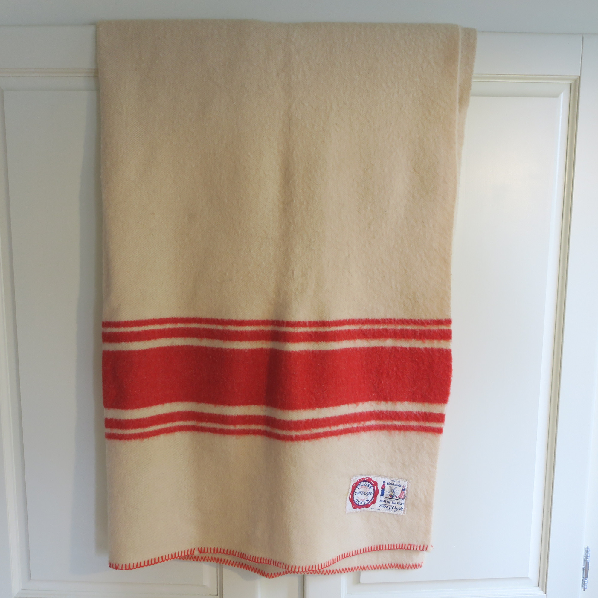 Vintage zuiver wollen militaire deken van Marine Nederland in beige rood Leidse van Wijk - Retroriek