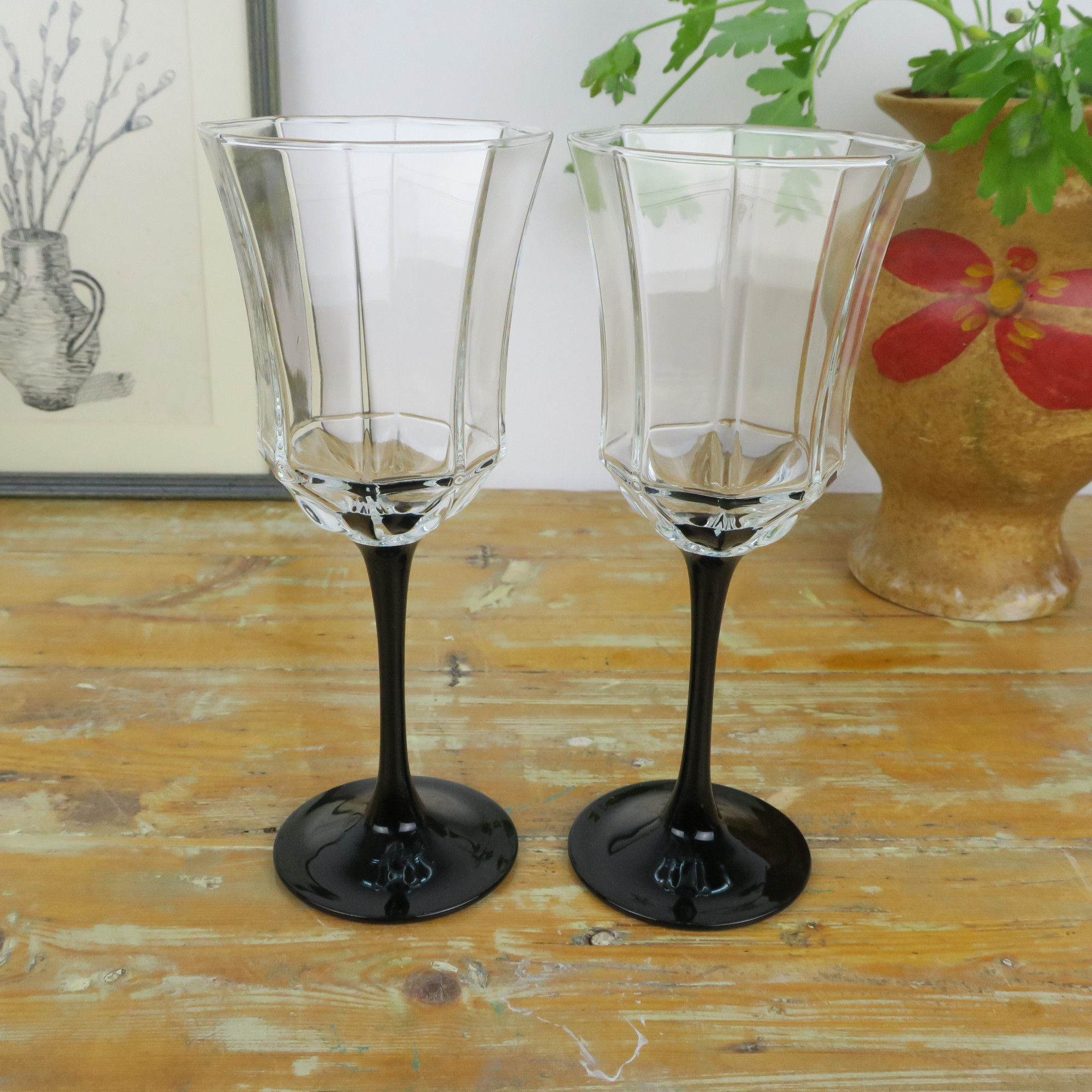 privacy Ritmisch uitslag Luminarc France wijnglas groot met zwarte voet, twee stuks - Retroriek