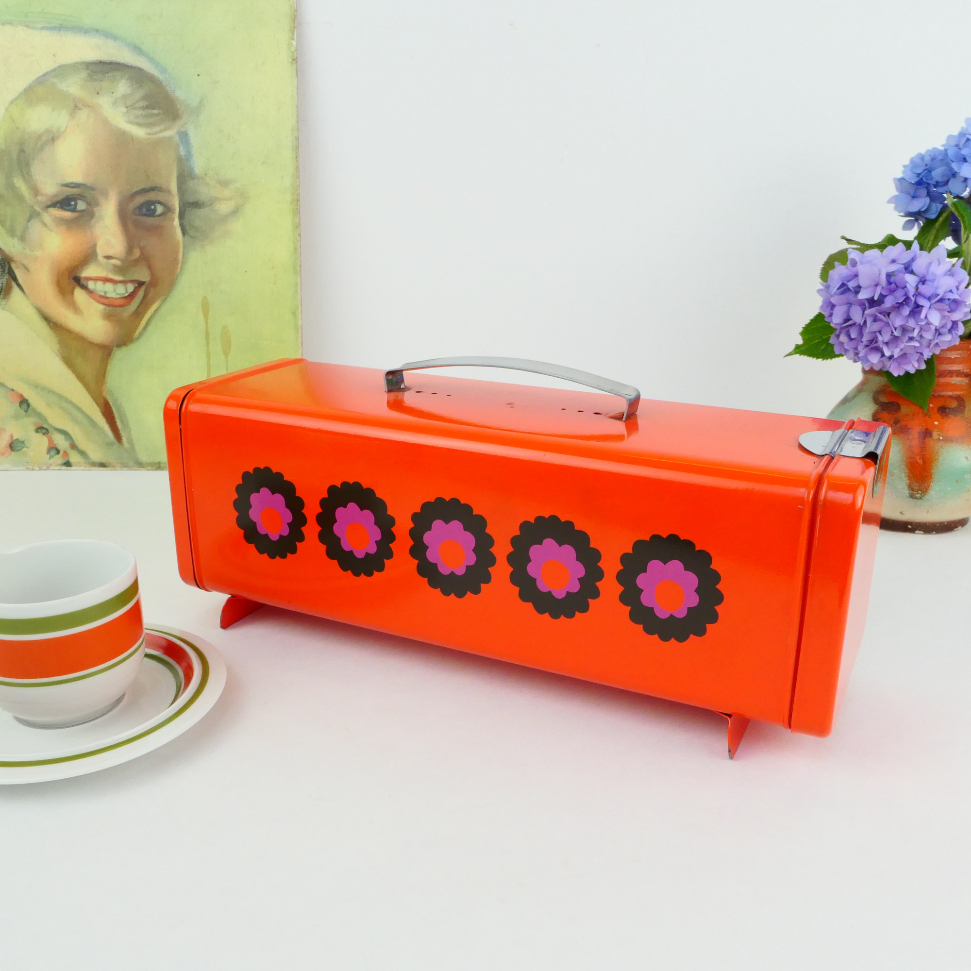 maak je geïrriteerd Recyclen mot Vintage enamel Brabantia biscuit tin, storage tin orange with flowers,  Patrice - Retroriek